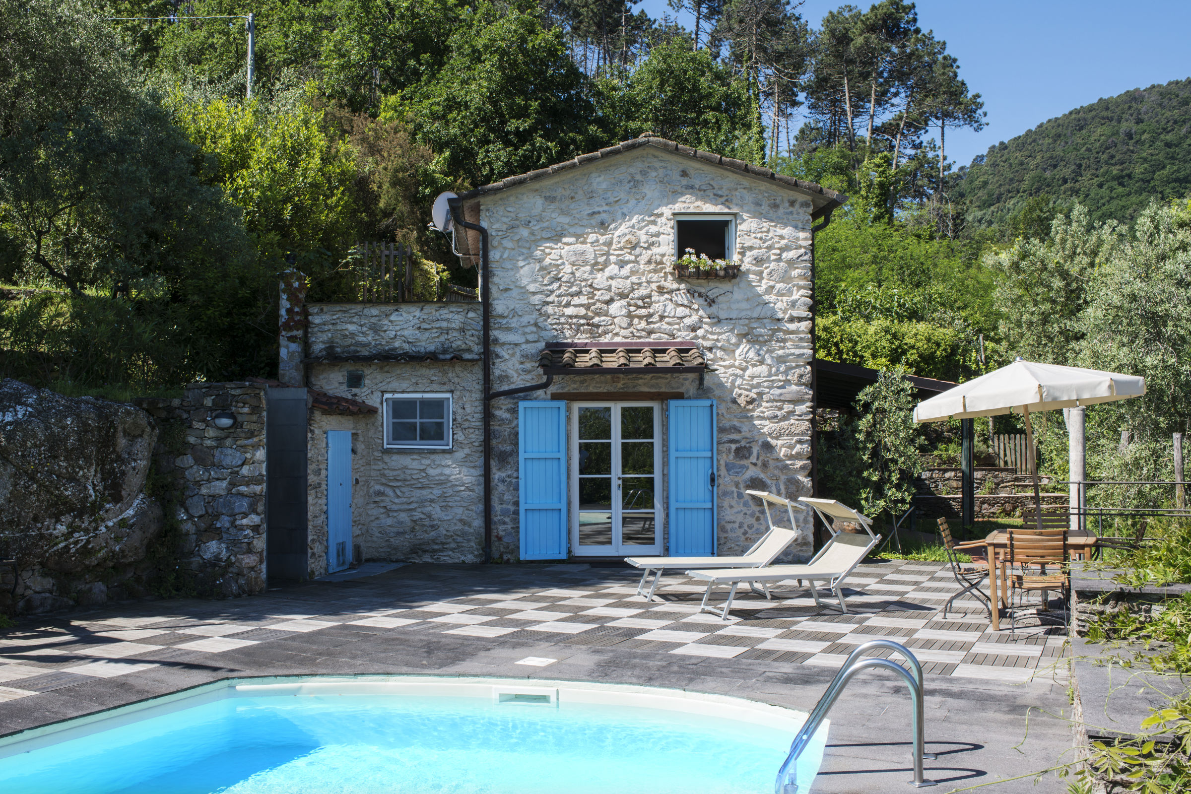 Casa Guelfi sleeps 2, has a private pool and was featured by Conde Nast Traveller Honeymoon cottage in Ameglia